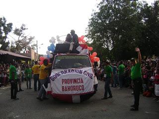 Neiba realizó su desfile de Carnaval 2013.