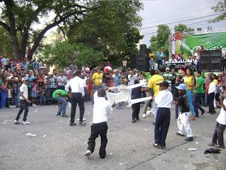Neiba realizó su desfile de Carnaval 2013.