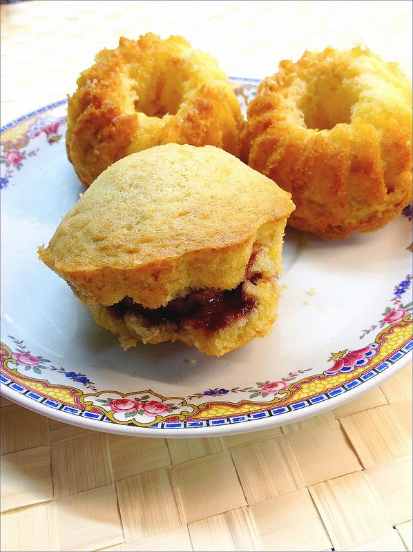 MUFFINS RELLENOS DE MERMELADA DE FRESA