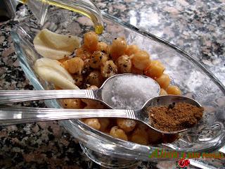 HUMMUS DE GARBANZOS Y TAPENADE DE ACEITUNAS NEGRAS