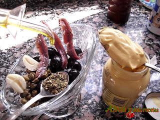 HUMMUS DE GARBANZOS Y TAPENADE DE ACEITUNAS NEGRAS