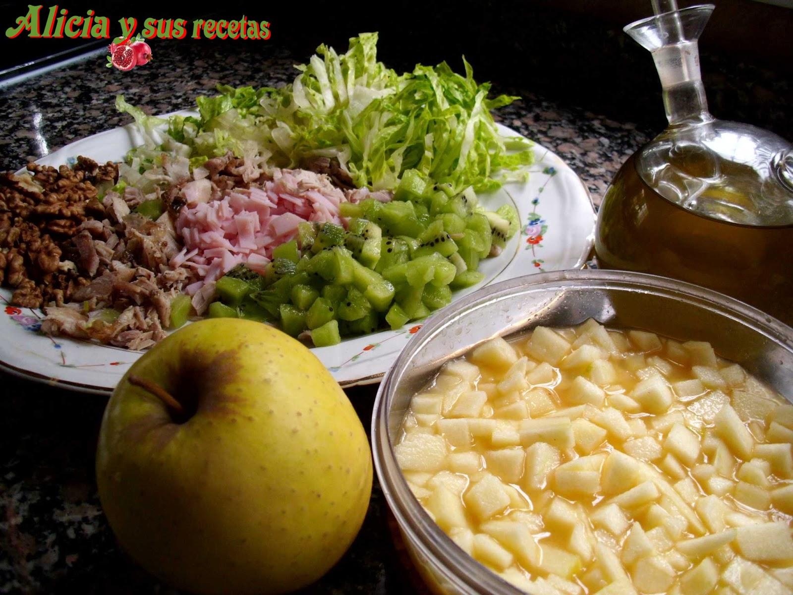 ENSALADA DE FRUTAS Y POLLO ASADO