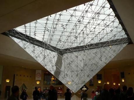 París en Octubre. Carroussel del Louvre. Pirámide Invertida París en Octubre. Carroussel del Louvre. Pirámide Invertida