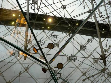 París en Octubre. Carroussel del Louvre. Pirámide Invertida