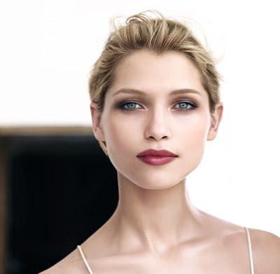 Esta primavera derrocha belleza y naturalidad con CLARINS