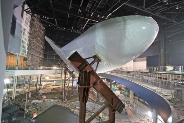 El Atlantis ya montado en su pedestal