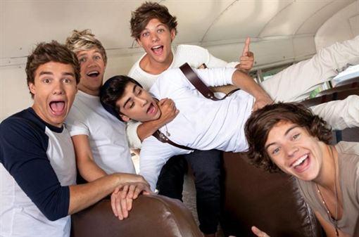 One Direction obligados a borrar post de Facebook y Twitter