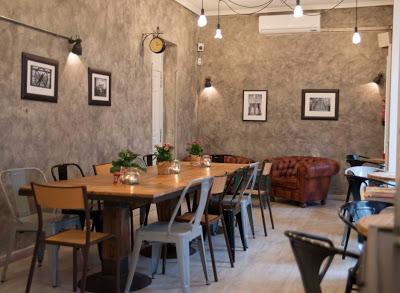 Una cafetería, unos amigos y una taza de té