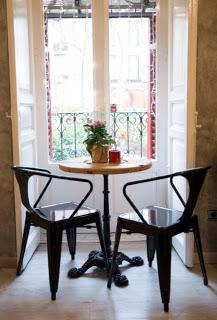 Una cafetería, unos amigos y una taza de té