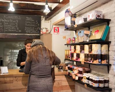Una cafetería, unos amigos y una taza de té