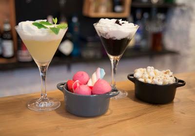 Una cafetería, unos amigos y una taza de té