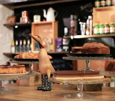 Una cafetería, unos amigos y una taza de té