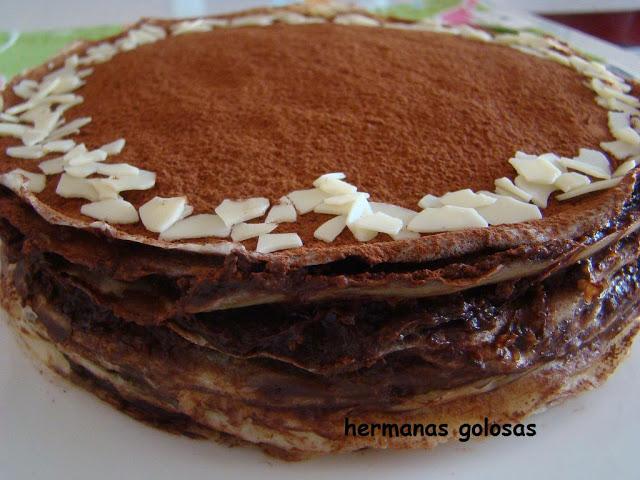 TARTA DE CREPES CON CREMA DE CHOCOLATE Y ALMENDRAS