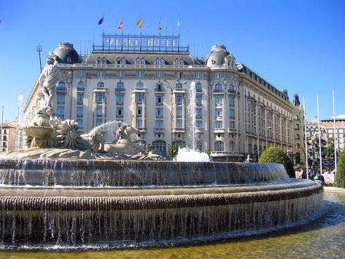 Plaza_de_Cánovas_del_Castillo_hotel_palace_(Madrid)