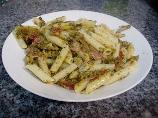 MACARRONES CON BACON Y BROCOLI