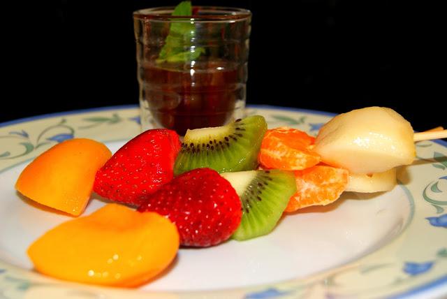 Brochetas de Frutas con Chocolate Fondue