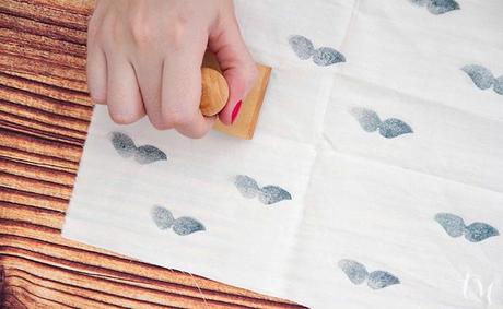 estampando sello bigote Tela estampada con bigotes: Un envoltorio muy original