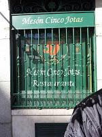 Mesón 5 J en la plaza de Santa Ana Madrid