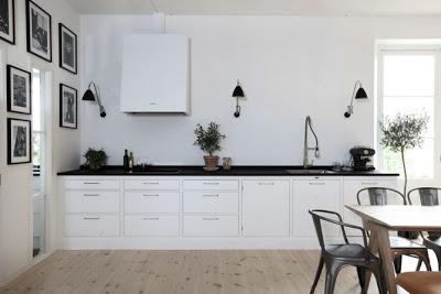 Colgando Cuadros en Interiores Rusticos