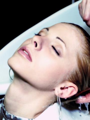 ¿Cuál es la diferencia entre un tinte permanente y un baño de color?