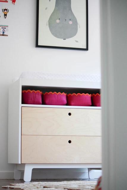 Habitación_infantil_moderno_de_niña_en_tonos_neutros