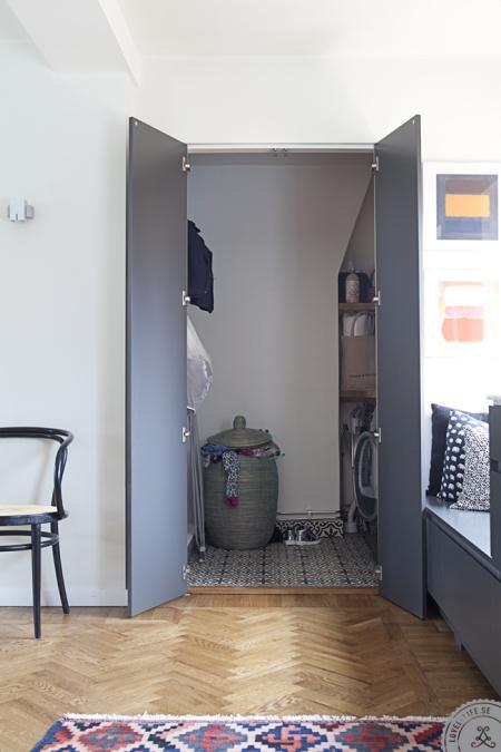 walking closet vestidor decoración suelo de roble espigado sillas de diseño sillas ch 24 silla tonet portavelas metal candelabros decoración diseño oficina en casa muebles de diseño mueble bar decoración mesa tulip lugar trabajo en casa lámparas de diseño lampara arco Hans J. Wegner Carl Hansen sillas ch 24 estilo nórdico estanterías decoración encimera marmol cocina diseño diseño de interiores design letters tazas decorar casas decoración habitaciones infantiles decoración de interiores cocina sin tiradores cocina negra cocina moderna cocina de diseño Carl HansenCH 24 cajas hay blog interiores blog decoración nórdica blog decoración bakers twine alfombras de diseño 