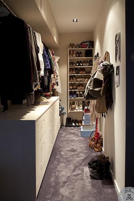 walking closet vestidor decoración suelo de roble espigado sillas de diseño sillas ch 24 silla tonet portavelas metal candelabros decoración diseño oficina en casa muebles de diseño mueble bar decoración mesa tulip lugar trabajo en casa lámparas de diseño lampara arco Hans J. Wegner Carl Hansen sillas ch 24 estilo nórdico estanterías decoración encimera marmol cocina diseño diseño de interiores design letters tazas decorar casas decoración habitaciones infantiles decoración de interiores cocina sin tiradores cocina negra cocina moderna cocina de diseño Carl HansenCH 24 cajas hay blog interiores blog decoración nórdica blog decoración bakers twine alfombras de diseño 