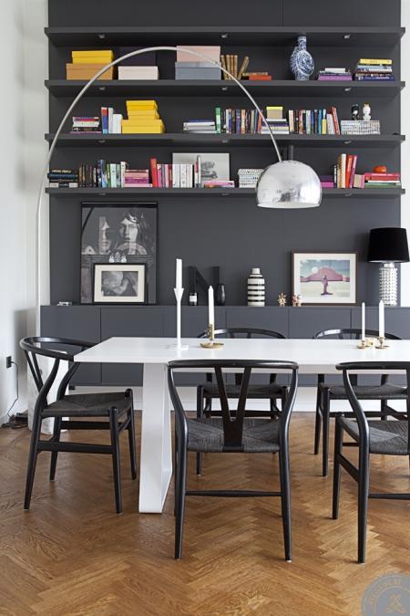 walking closet vestidor decoración suelo de roble espigado sillas de diseño sillas ch 24 silla tonet portavelas metal candelabros decoración diseño oficina en casa muebles de diseño mueble bar decoración mesa tulip lugar trabajo en casa lámparas de diseño lampara arco Hans J. Wegner Carl Hansen sillas ch 24 estilo nórdico estanterías decoración encimera marmol cocina diseño diseño de interiores design letters tazas decorar casas decoración habitaciones infantiles decoración de interiores cocina sin tiradores cocina negra cocina moderna cocina de diseño Carl HansenCH 24 cajas hay blog interiores blog decoración nórdica blog decoración bakers twine alfombras de diseño 