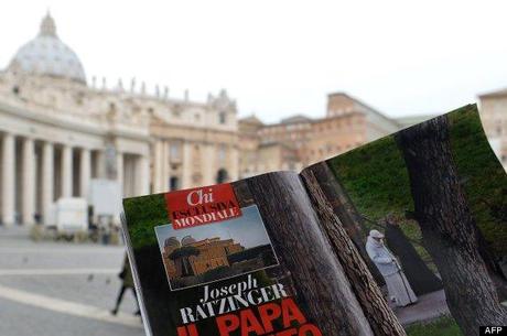 El papa emérito Benedicto XVI captado por paparazzis.