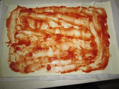 PALMERITAS DE QUESO Y DULCE DE TOMATE