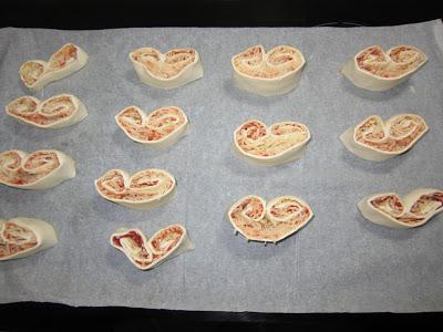 PALMERITAS DE QUESO Y DULCE DE TOMATE