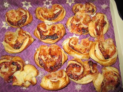 PALMERITAS DE QUESO Y DULCE DE TOMATE