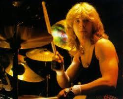 Clive Burr pierde la batalla con la esclerosis múltlipe D.E.P.
