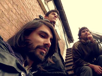 EL PINTOR A LA LUNA / CÓMO PERTENECER A LA LLUVIA