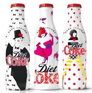 Mar Jacobs diseña una botella de Diet Coke y protagoniza un divertidísimo vídeo