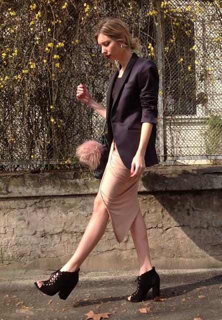 Asymmetric skirt, love it!