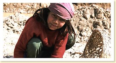 Nepal: 1,6 millones de niños involucrados en las peores formas de trabajo