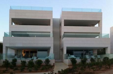 Selección de imágenes de UNA LUJOSA URBANIZACIÓN DE IBIZA diseñada por A-cero