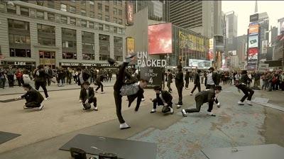 Galaxy-S4 flash mob times square