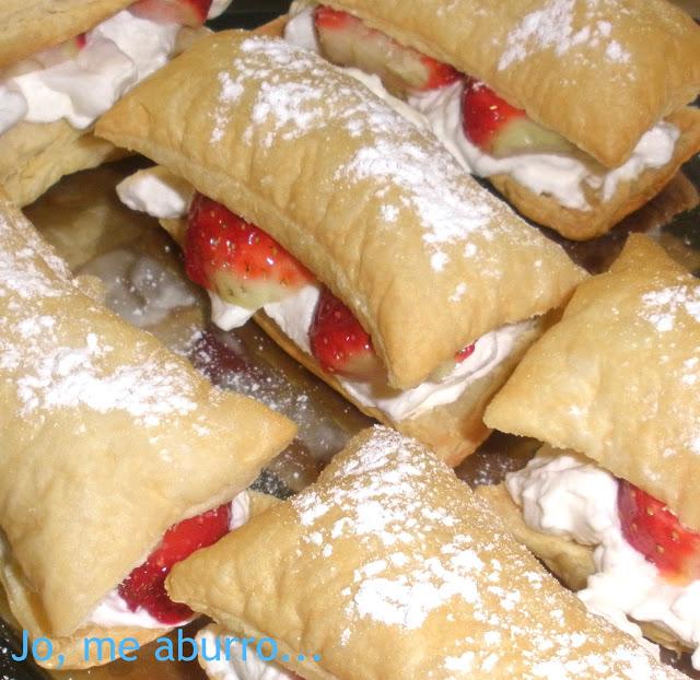 Hojaldres de nata y fresa