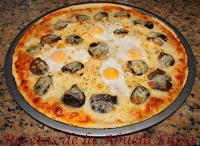 PIZZA DE SETAS Y HUEVOS DE CODORNIZ