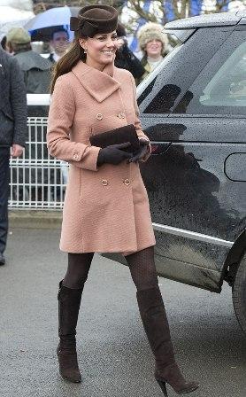 Kate Middleton, una duquesa minifaldera en las carreras de Gloucestershire