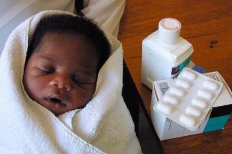 Supuesta curación de un bebé con VIH