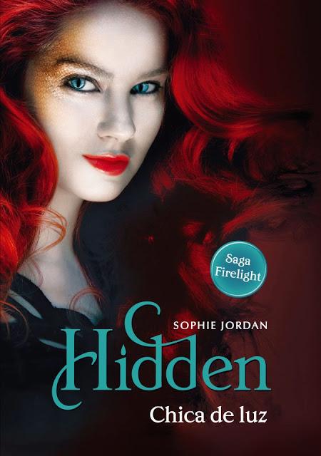 Portada en español del libro Hidden de Sophie Jordan (Firelight #3)