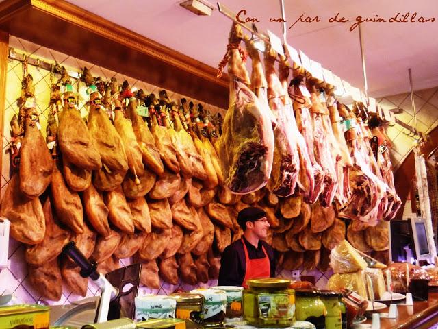 Santiago Ropero en el mostrador