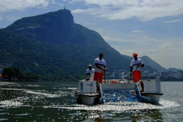 peces muertos en laguna de Río de Janeiro