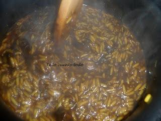 Arroz basmati con calamares en su tinta