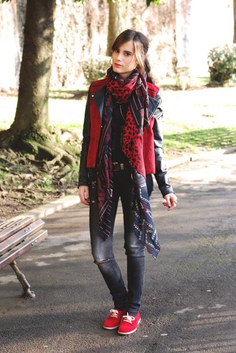 Bicolor jacket and ripped jeans