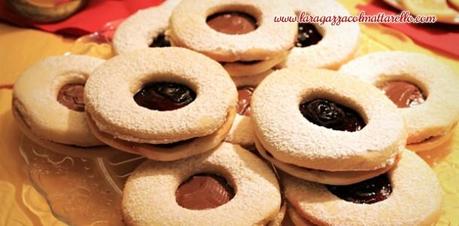 Occhi di bue, galletas rellenas de mermelada o nutella Occhi di bue, galletas rellenas de mermelada o nutella recetas dulces portada @es nutella @es mermelada galletas