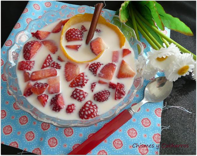 Fresas con leche aromatizada.
